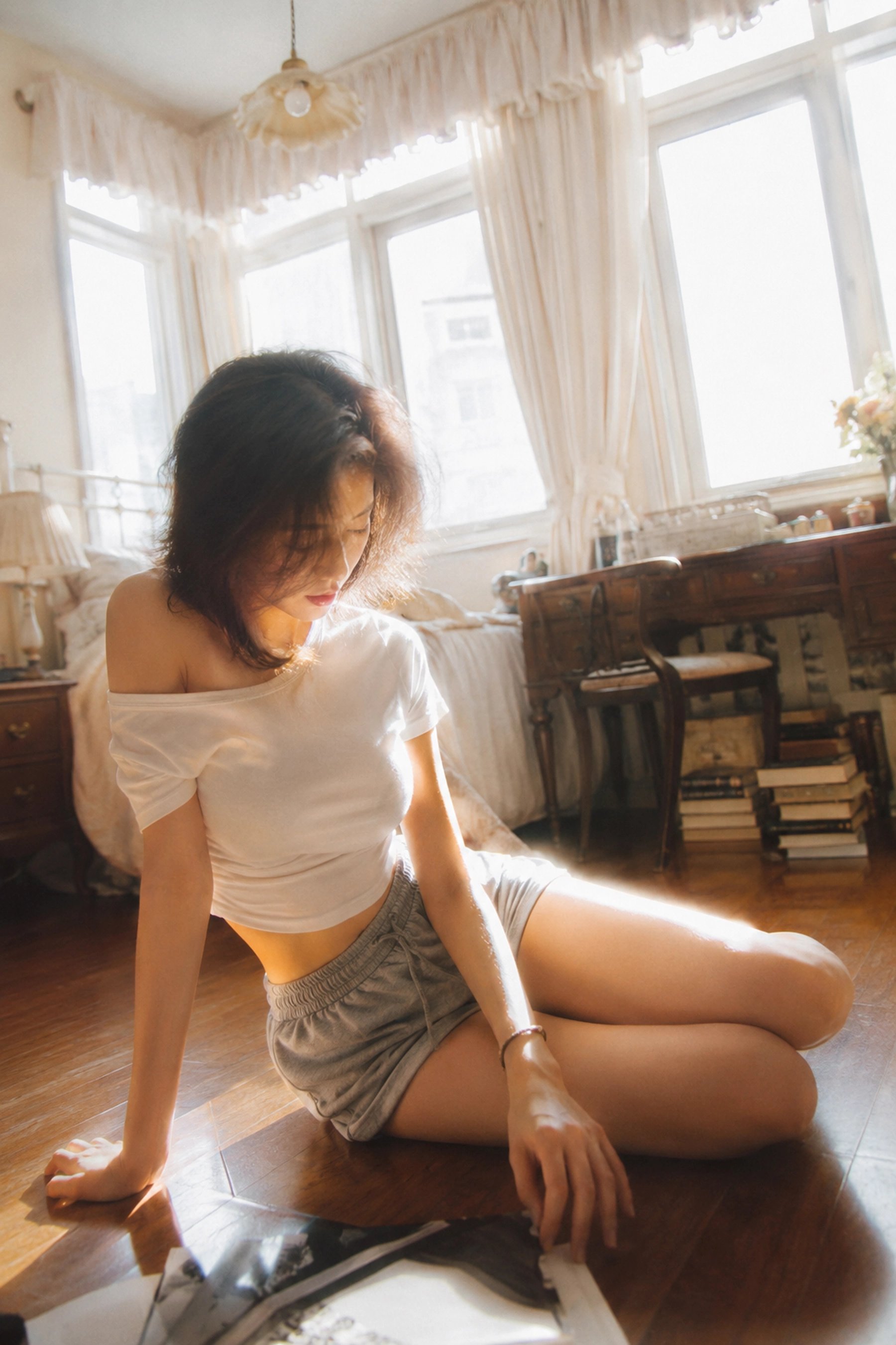 { "subject": { "description": "A young adult woman sta
